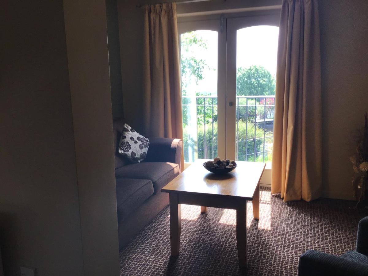 Railway Inn Malvern Wells Стая снимка